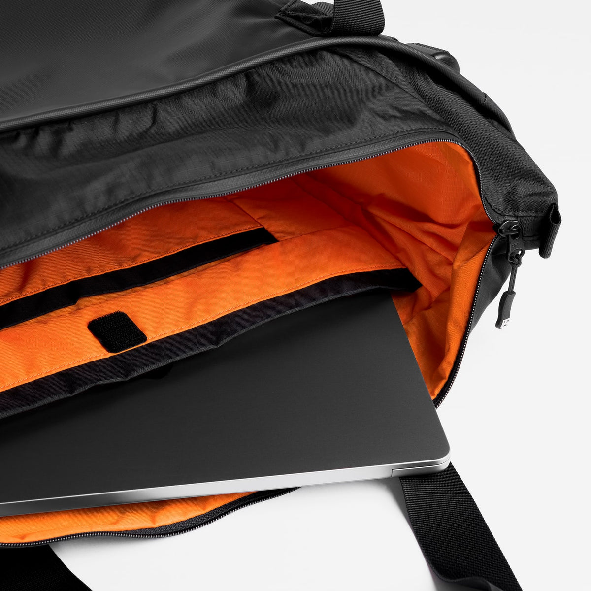 Laptop Tote 20L