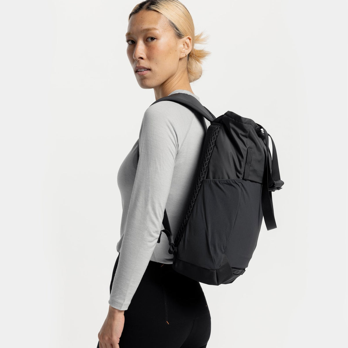 Motion Tote Pack 18L