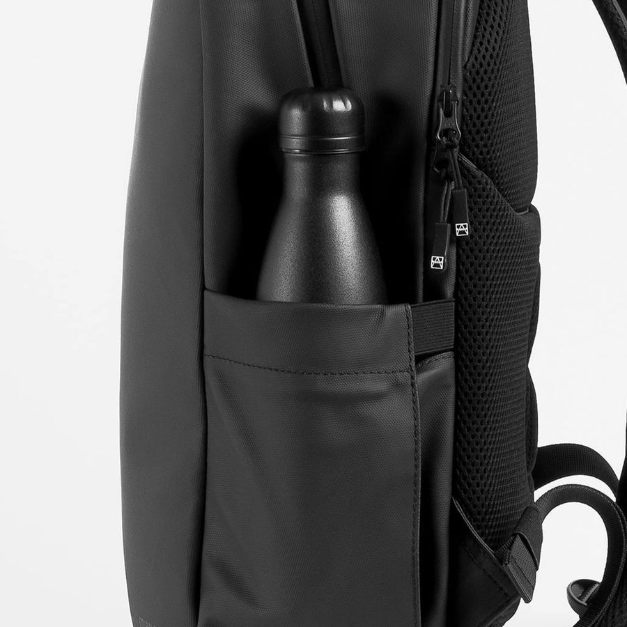 Two stretch bottle pockets