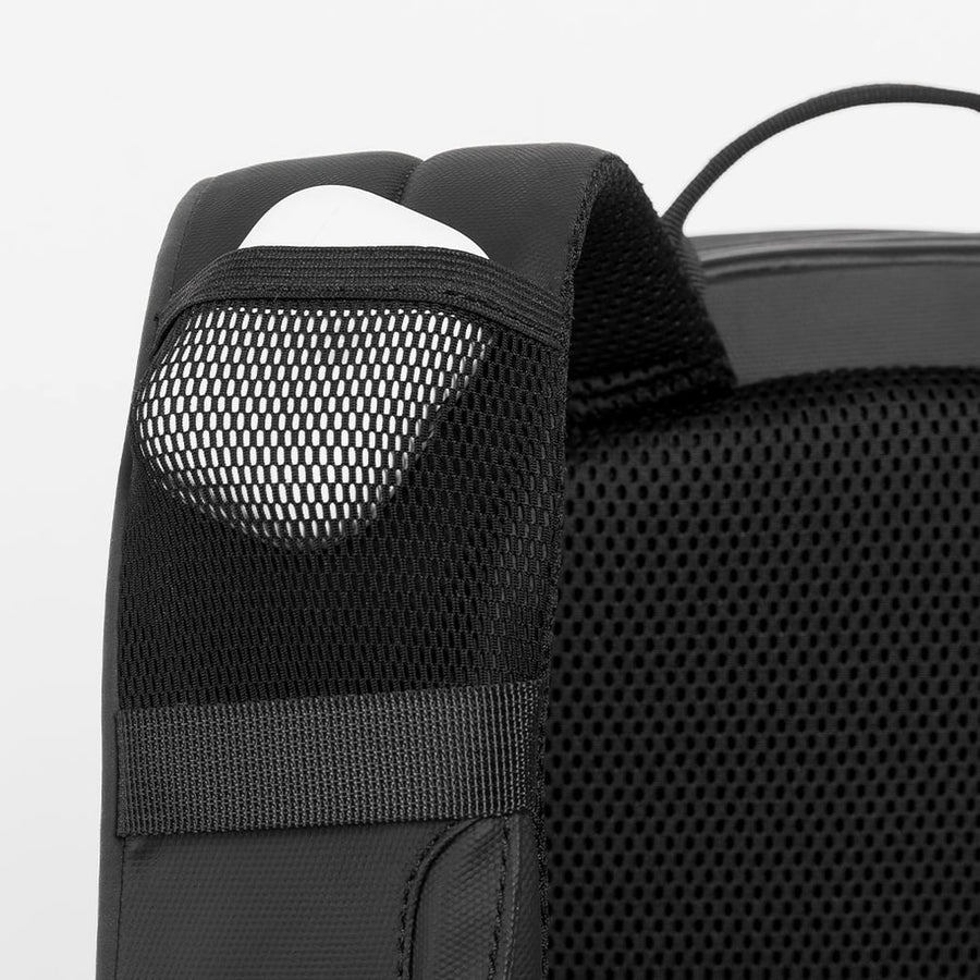 Mesh pocket on shoulder strap