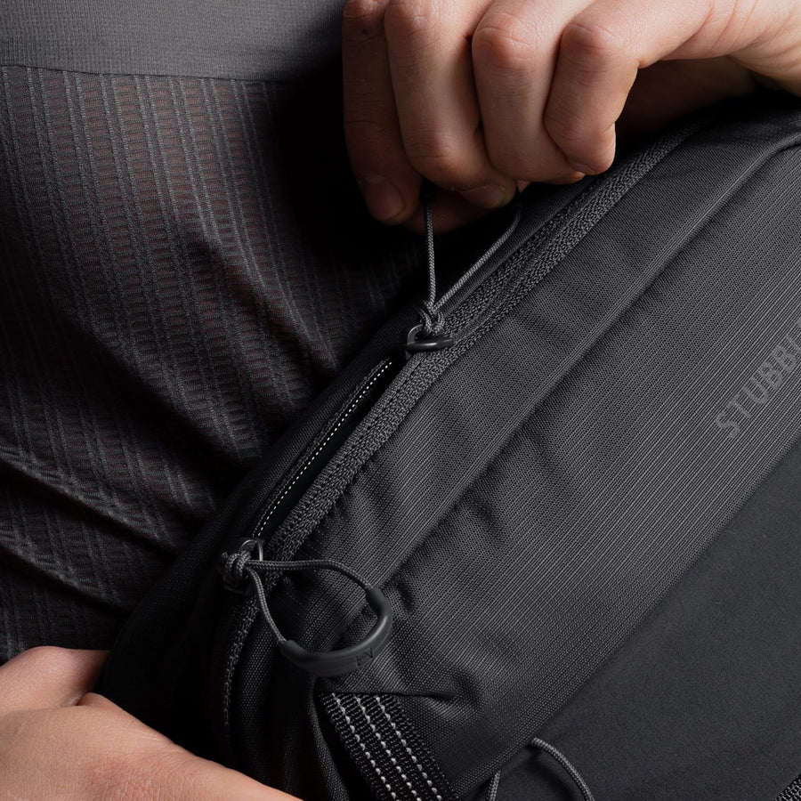 Easy-grab zip pulls