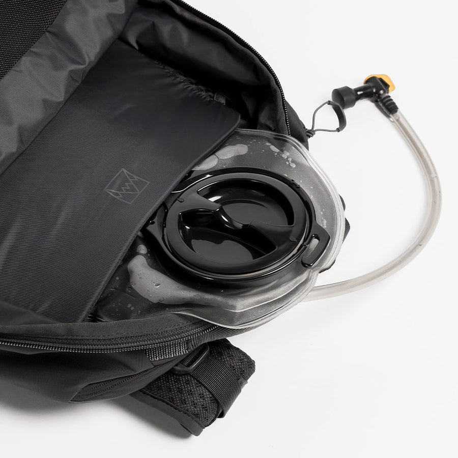 Hydration reservoir pocket
