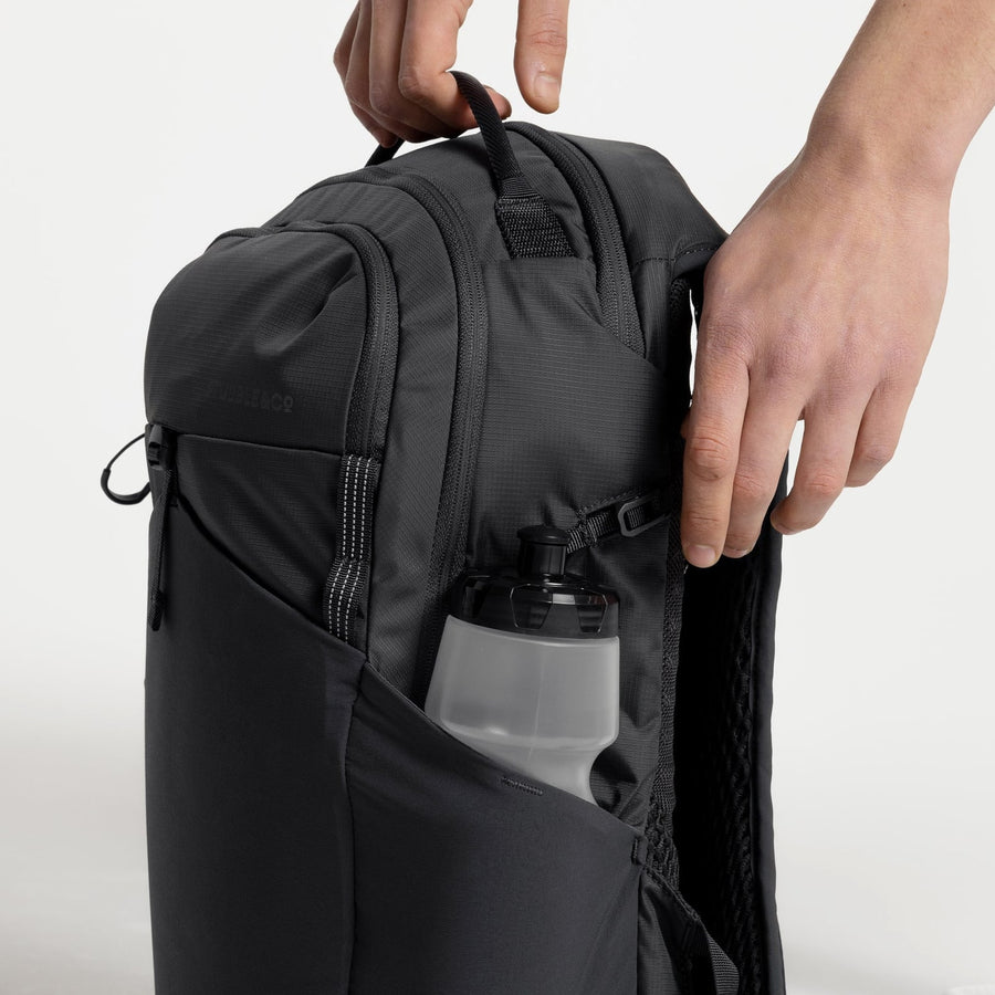 Two elastic bottle pockets