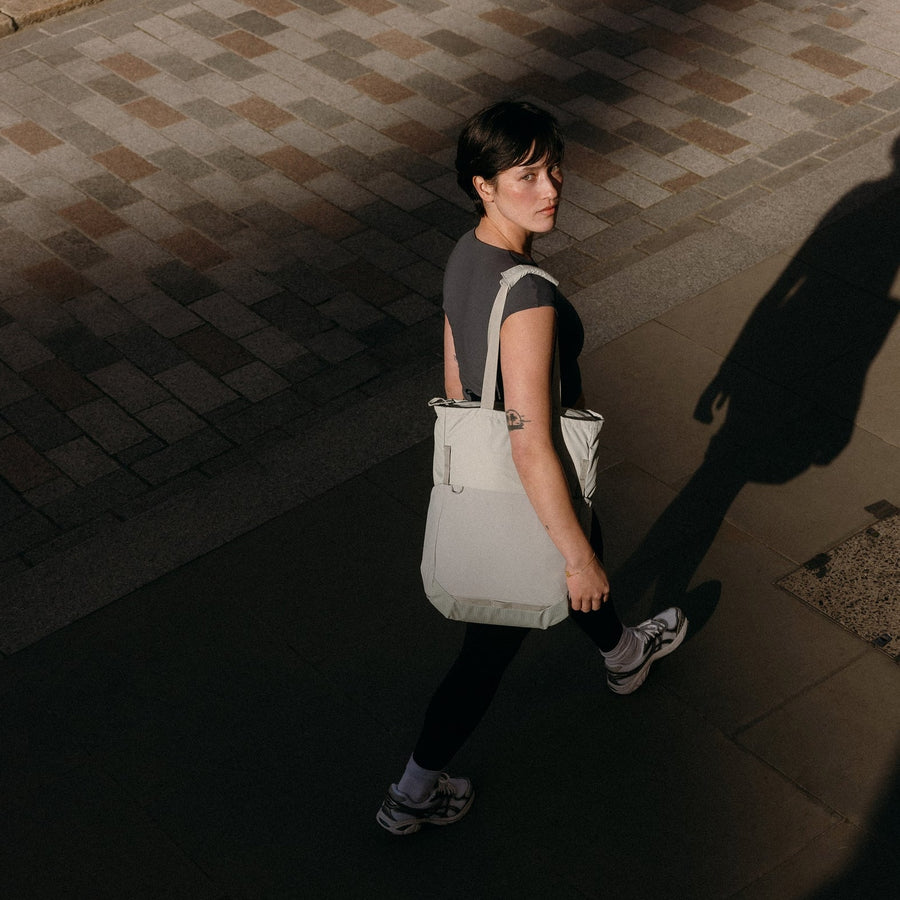 Motion Tote Pack 18L