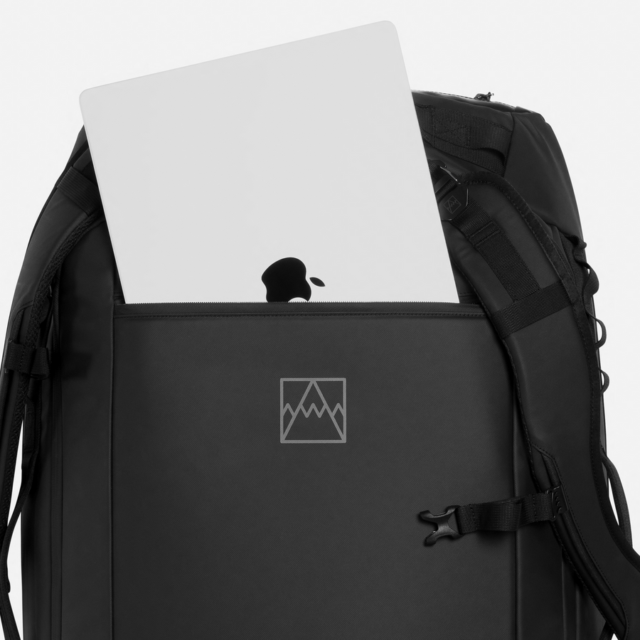 Padded 17" laptop compartment