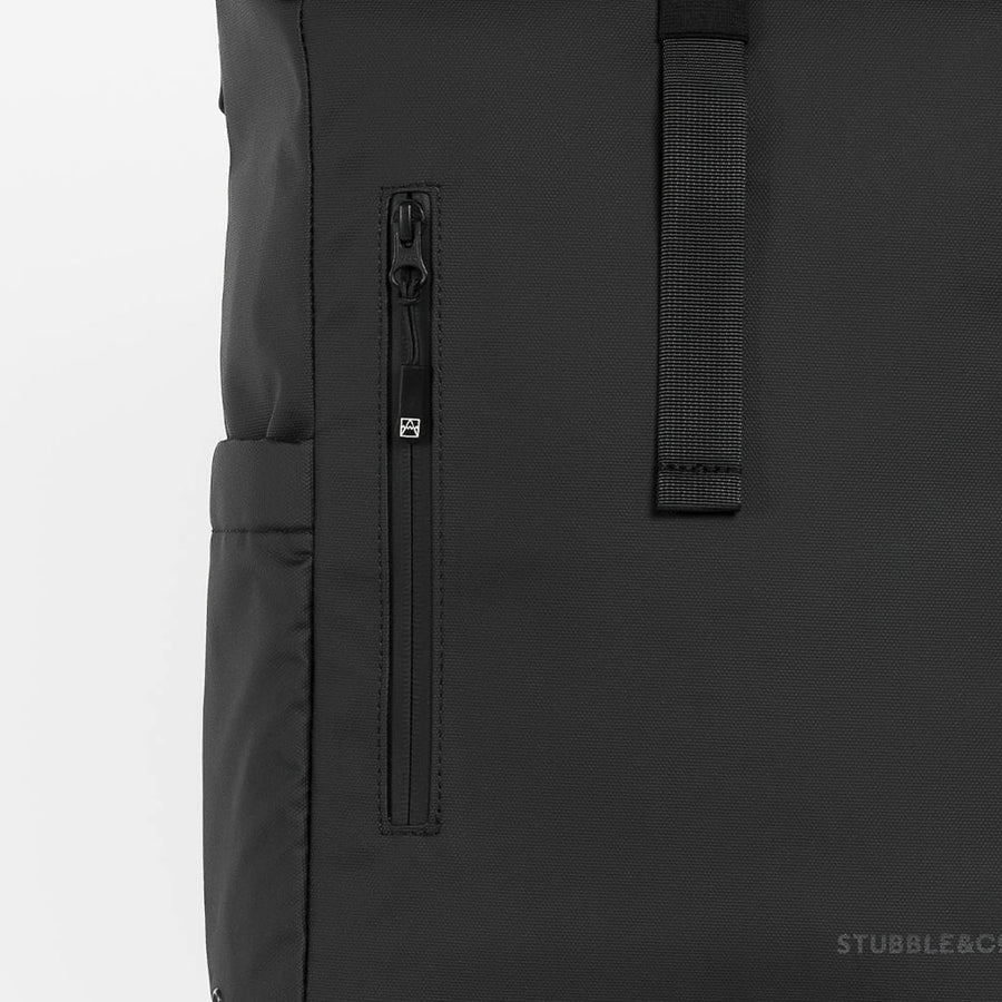 Vertical zipped pocket