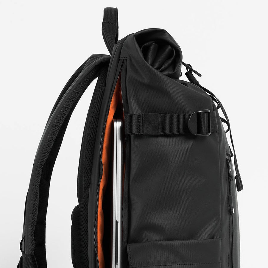 Padded laptop compartment