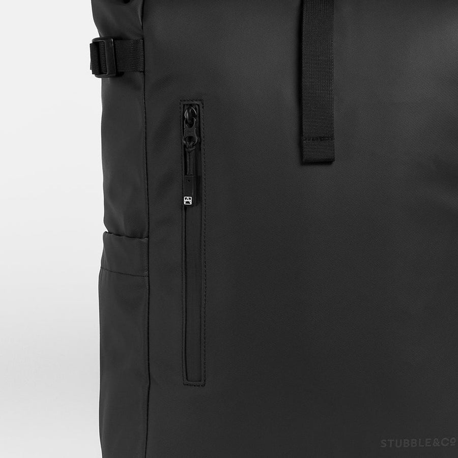 Upright zipped pocket