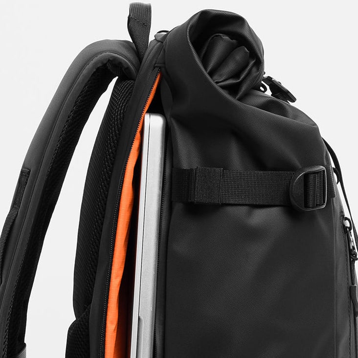 Padded laptop compartment