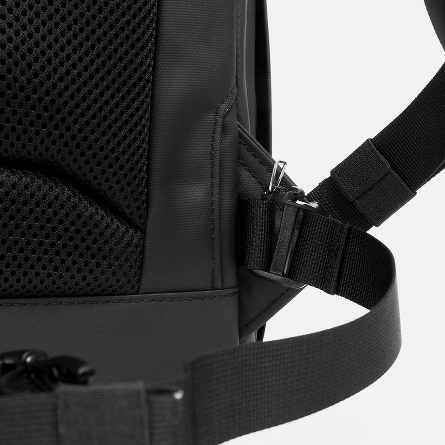 Detachable waist strap