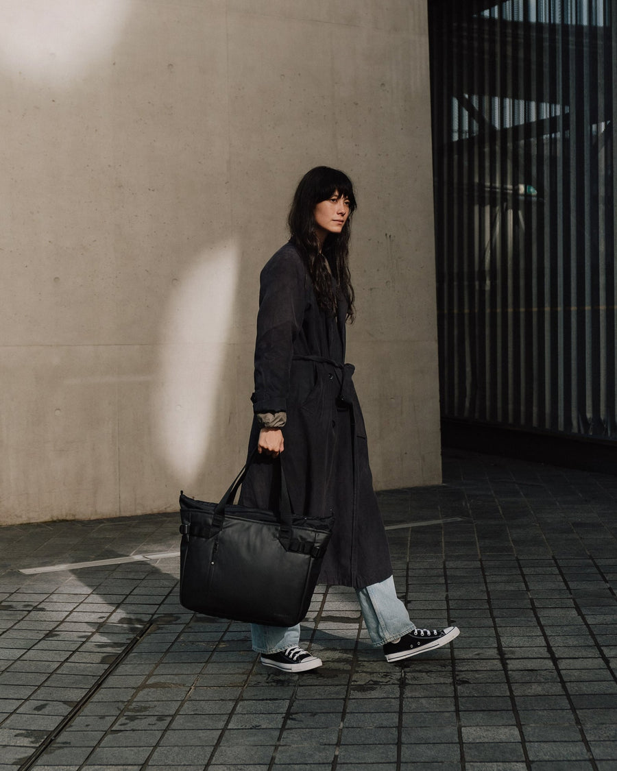 Laptop Tote 20L