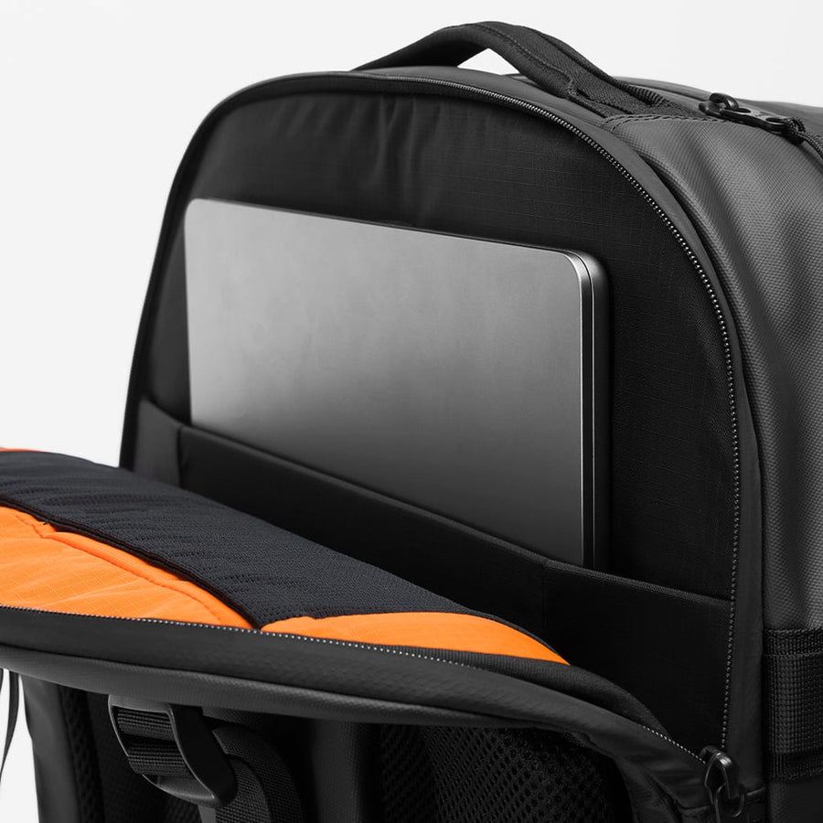 Padded laptop compartment
