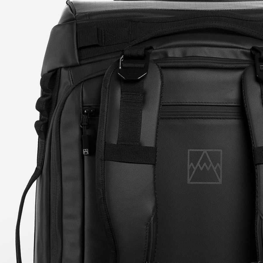Detachable adjustable shoulder straps
