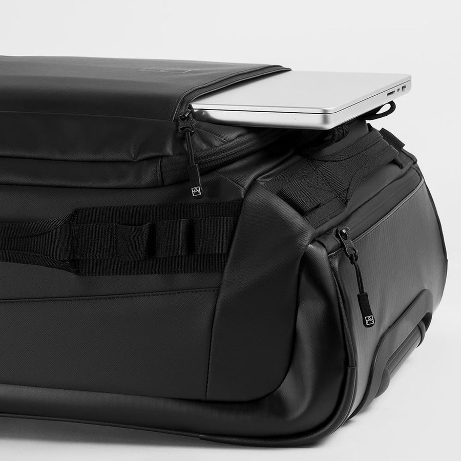 Padded 17" laptop compartment